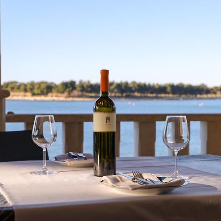 City Center Coastal Escape - Apartments With Sea View Or Cozy Room Novigrad Istria Kültér fotó