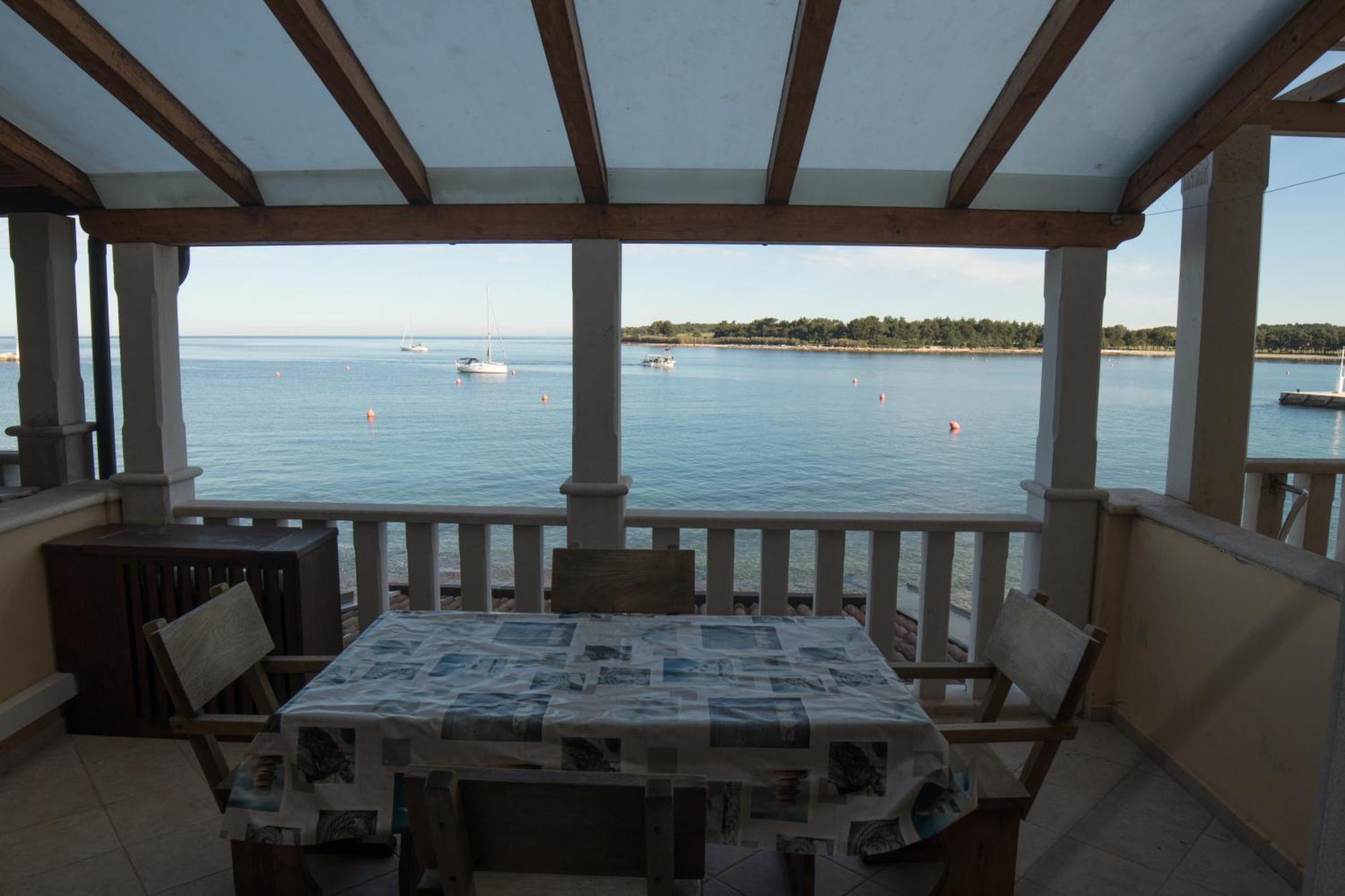 City Center Coastal Escape - Apartments With Sea View Or Cozy Room Novigrad Istria Kültér fotó