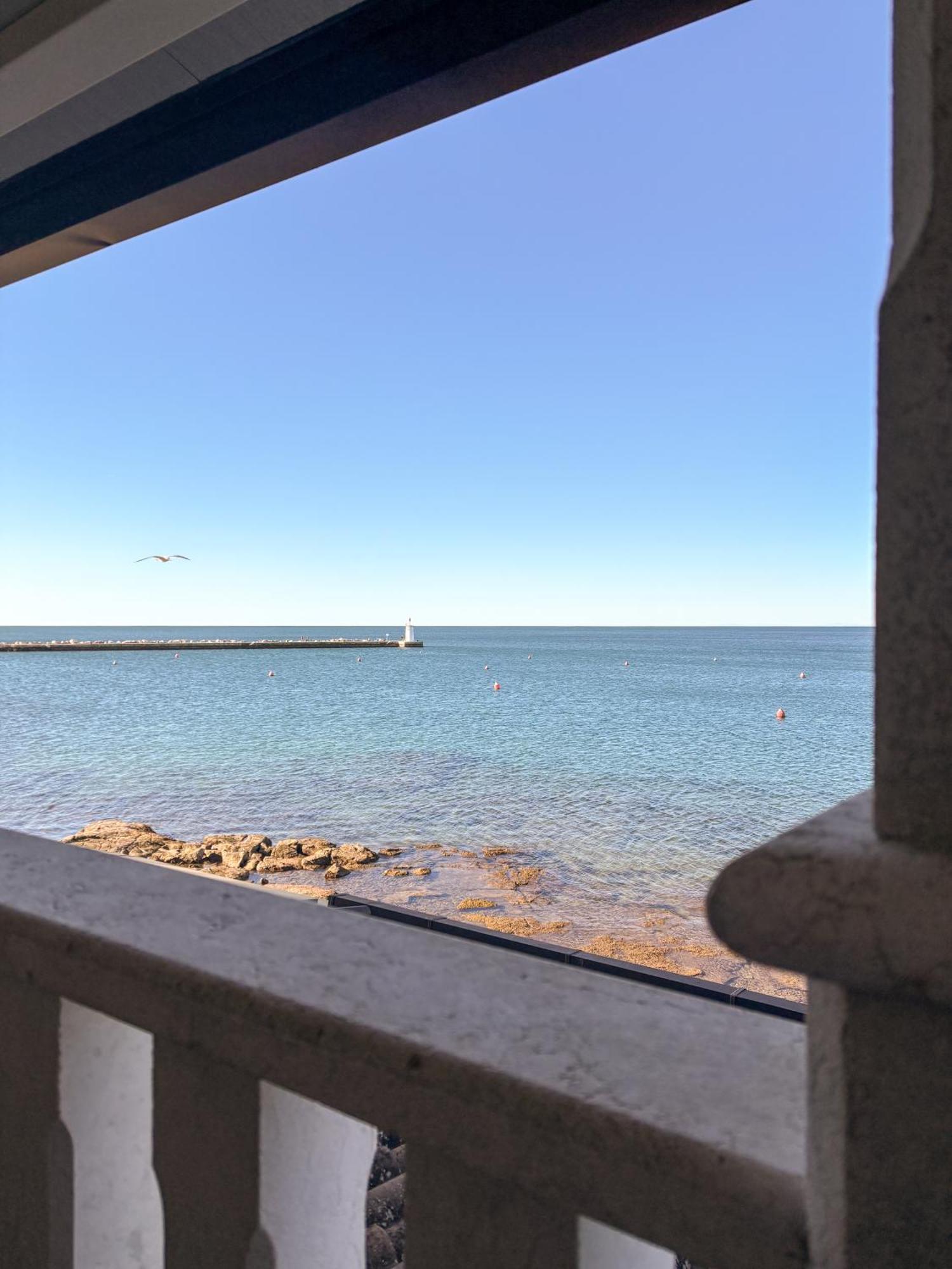 City Center Coastal Escape - Apartments With Sea View Or Cozy Room Novigrad Istria Kültér fotó