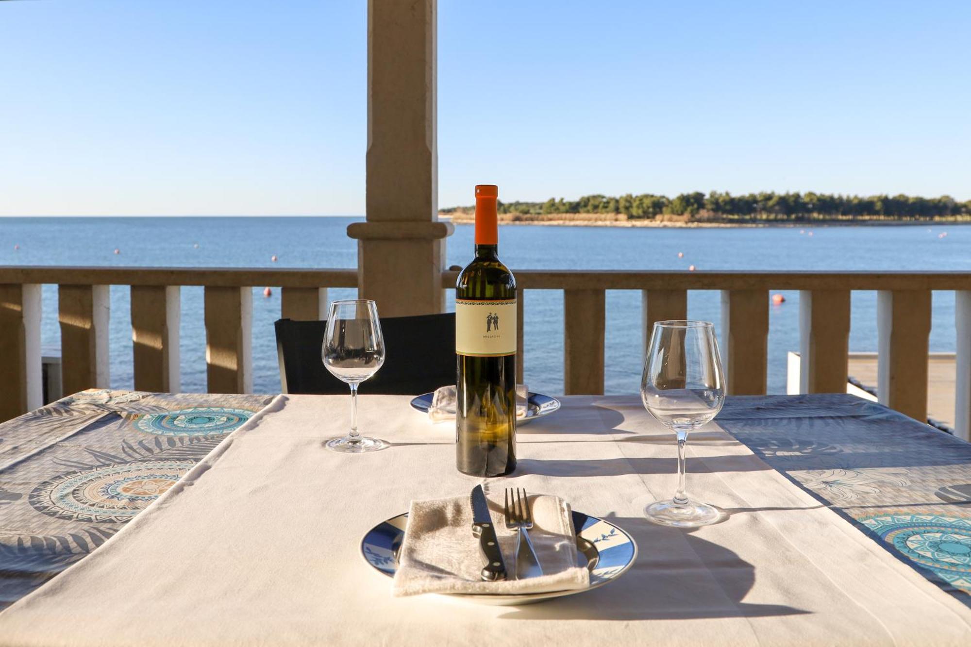 City Center Coastal Escape - Apartments With Sea View Or Cozy Room Novigrad Istria Kültér fotó