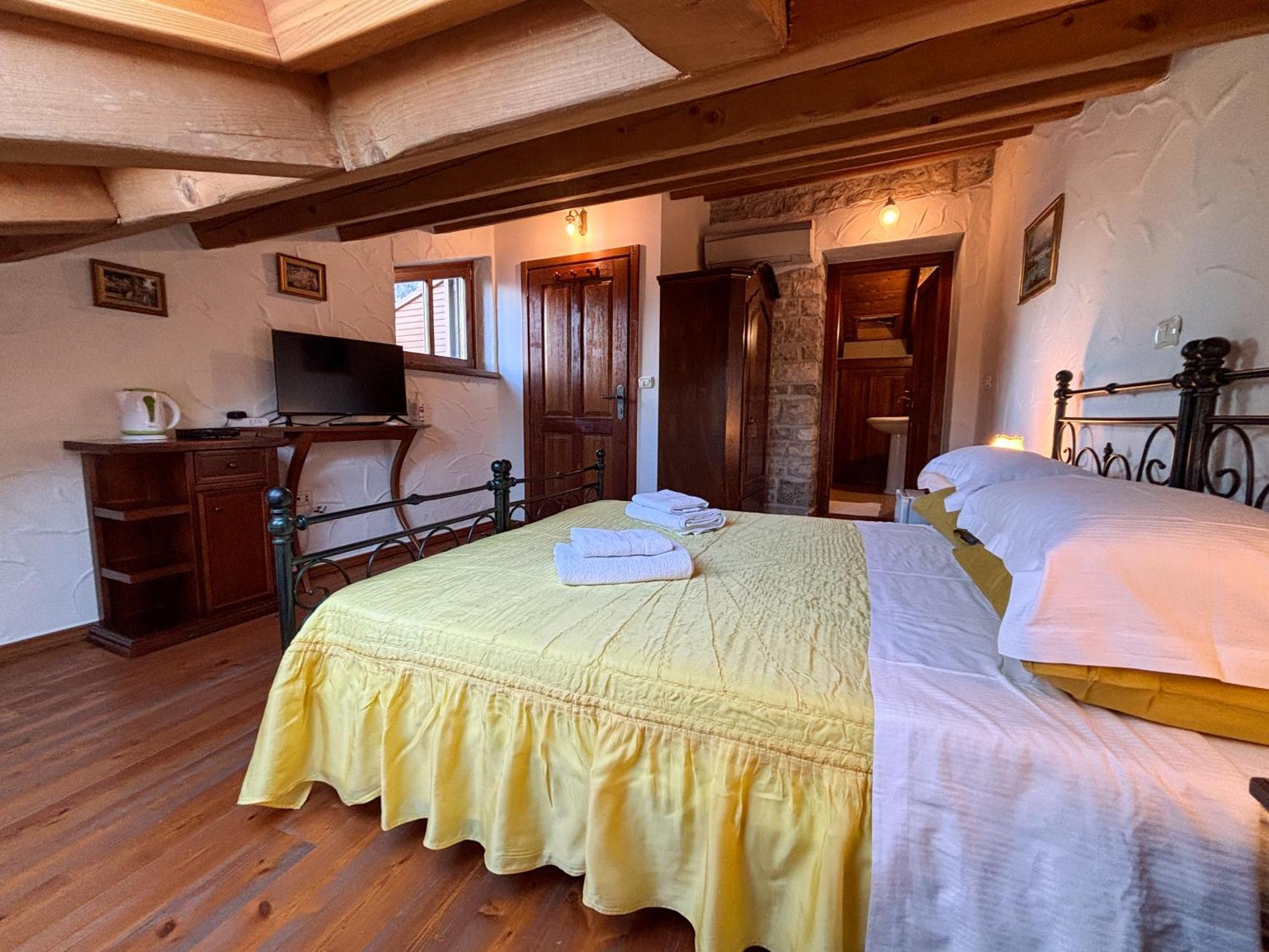 City Center Coastal Escape - Apartments With Sea View Or Cozy Room Novigrad Istria Kültér fotó